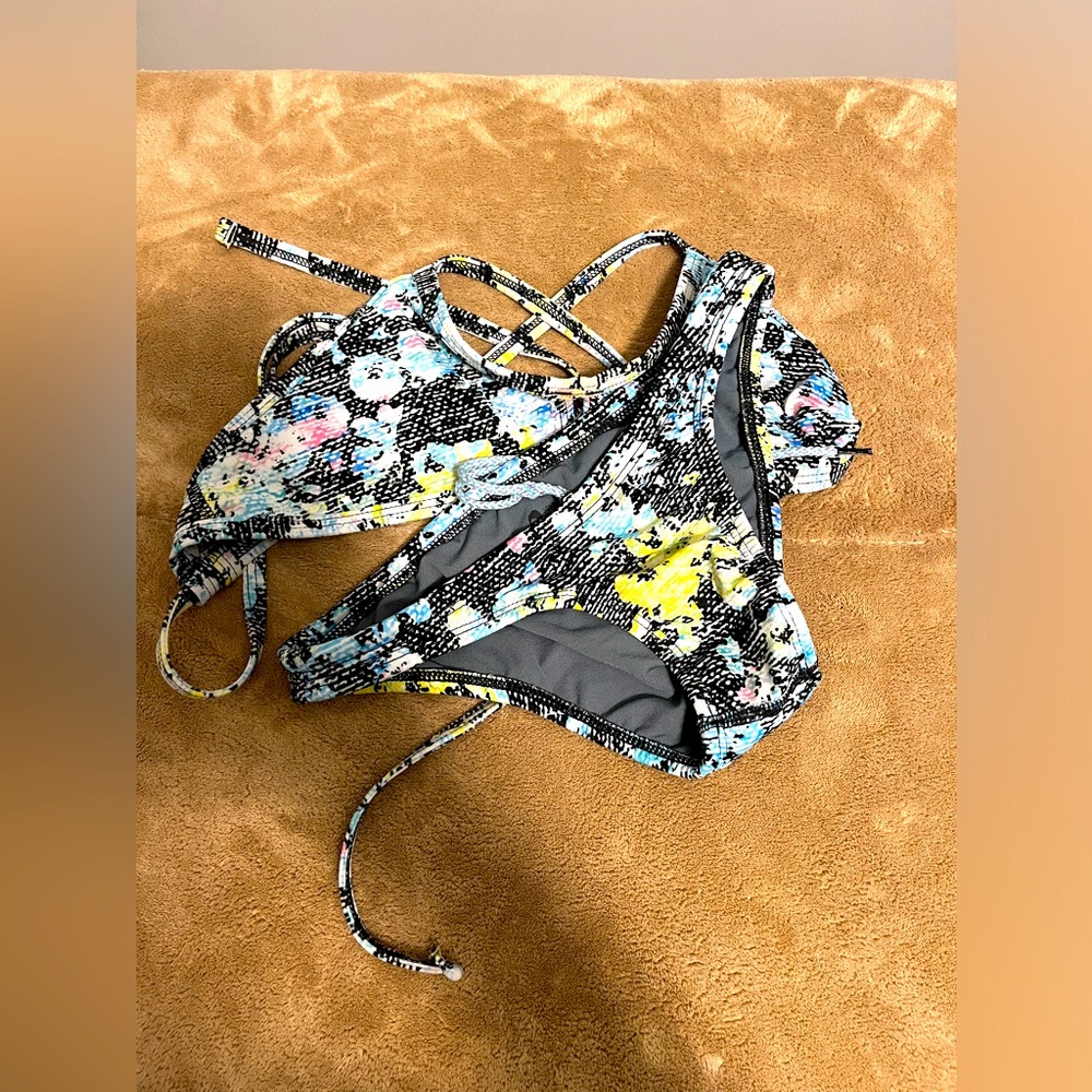 Joslyn bikini